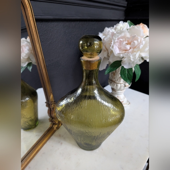 Elegant Green Glass Decanter - Picture 3 of 3